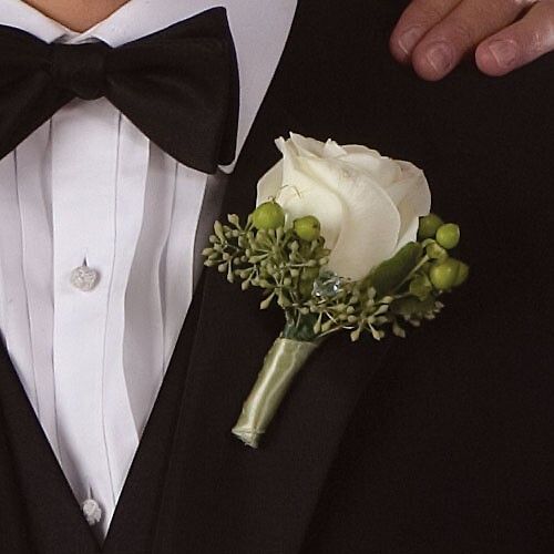 White Elegance Boutonniere